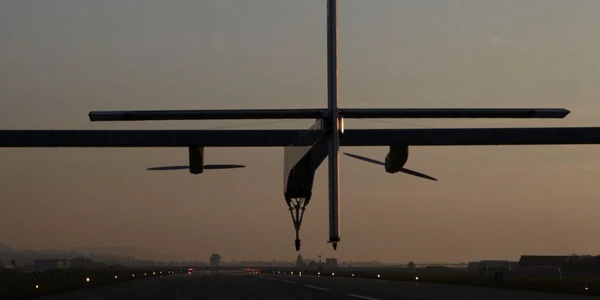 Aripile Solar Impulse sunt acoperite cu 12.000 de celule fotovoltaice
