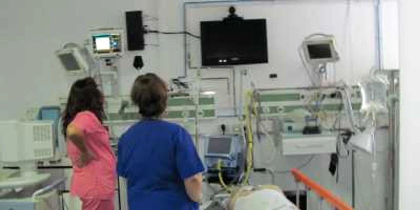 Medicii îi acordă îngrijiri medicale