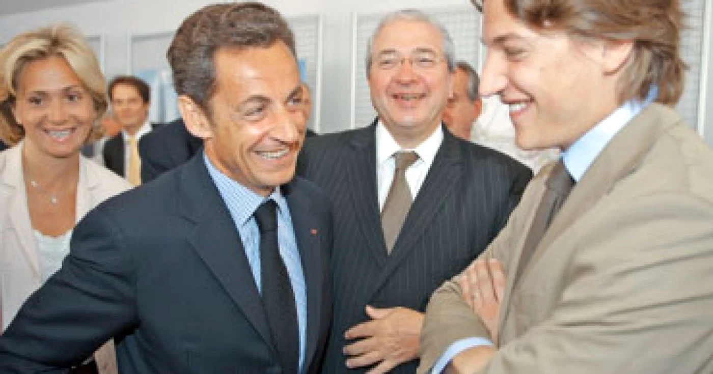 Fiul lui Sarkozy renunţă la tentativa de a obţine preşedinţia La Defense
