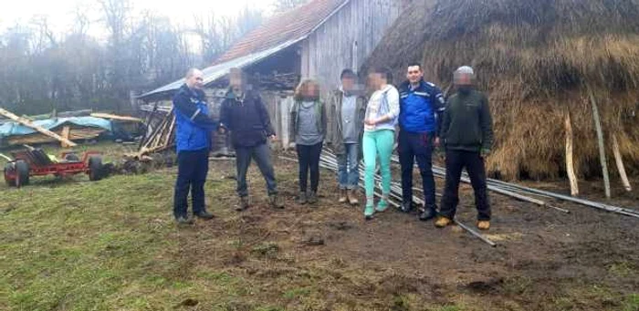Turiştii străini s-au rătăcit şi au înnoptat în maşini