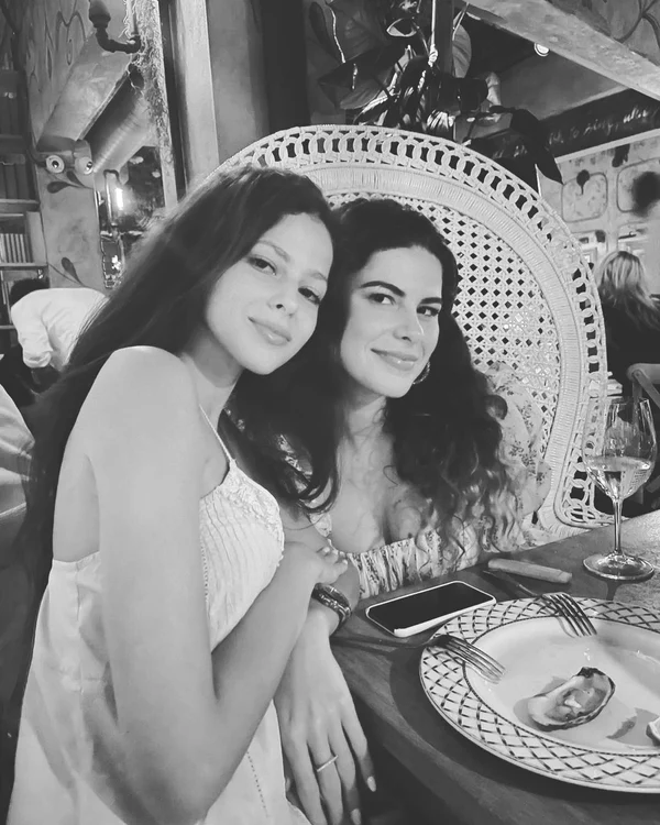 Gloria și Rita, fiicele Ritei Mureșan