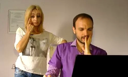 Înainte de operaţie, Daniela şi medicul Kasem Abu Bakr au văzut mai multe variante ale viitorului nas al vedetei (captură: PRO TV) jpeg