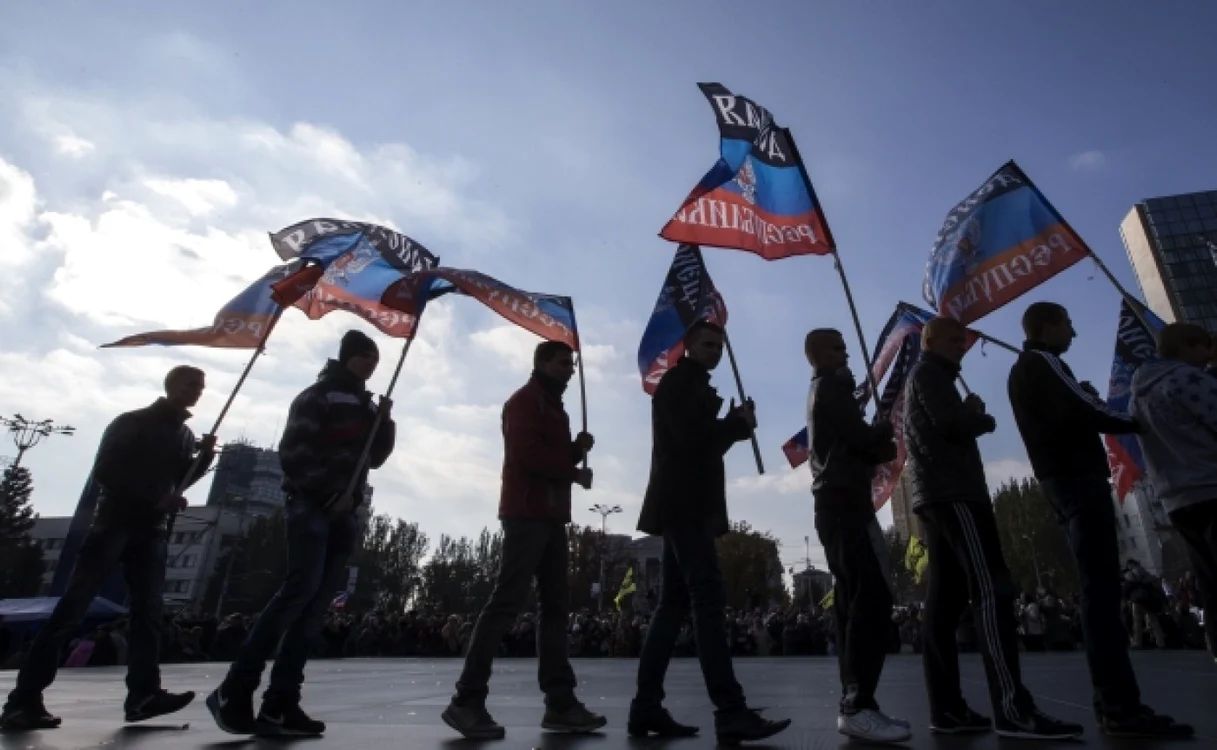 Rusia este acuzată de susţinerea separatiştilor proruşi (în imagine) din estul Ucrainei FOTO Arhivă