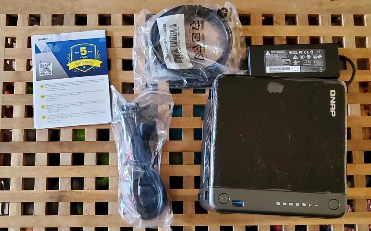 Nas Qnap TS-453D-4G pachet
