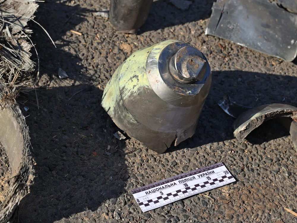 Fragmente ale unei bombe planare lansate în regiunea Harkov FOTO PROFIMEDIA