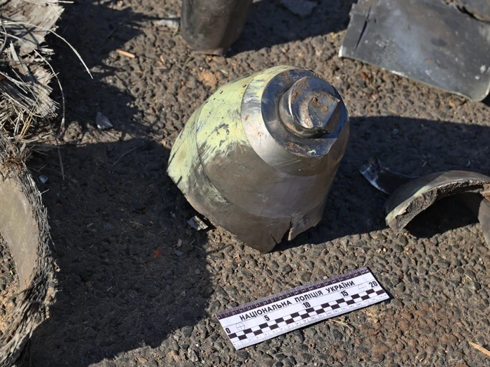 Fragmente ale unei bombe planare lansate în regiunea Harkov FOTO PROFIMEDIA