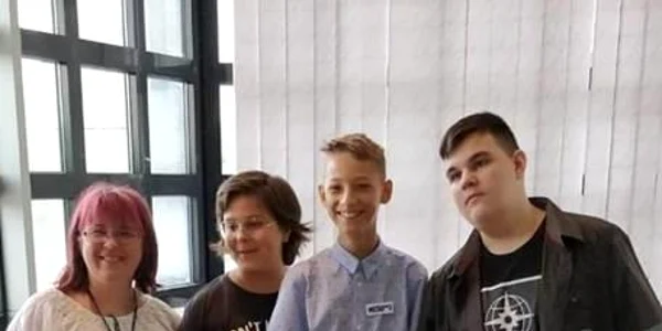 Tinerii inventatori şi robotul lor FOTO AMG