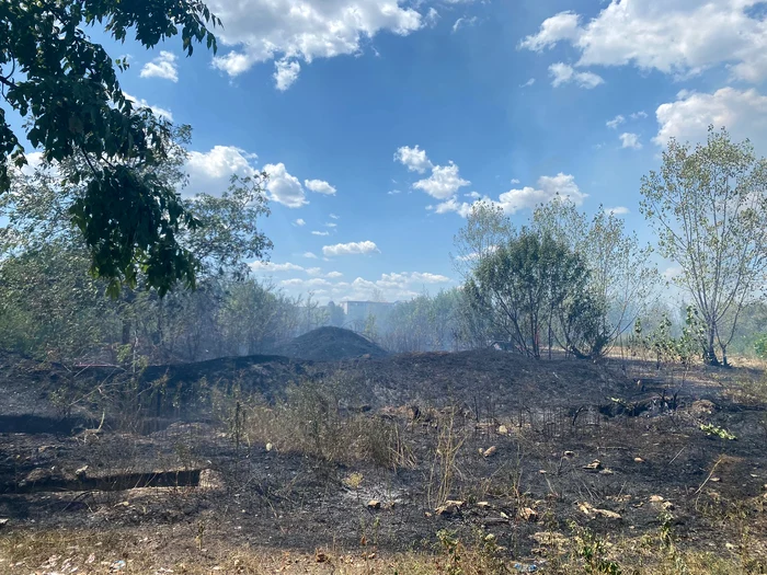 Incendiul a fost localizat, pompierii acționând pentru a-l lichida FOTO: ISU Olt