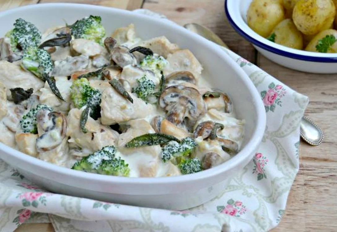 curcan in sos cremos de ciuperci si broccoli jpeg