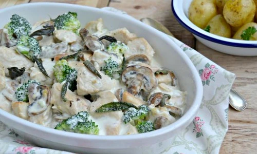 curcan in sos cremos de ciuperci si broccoli jpeg