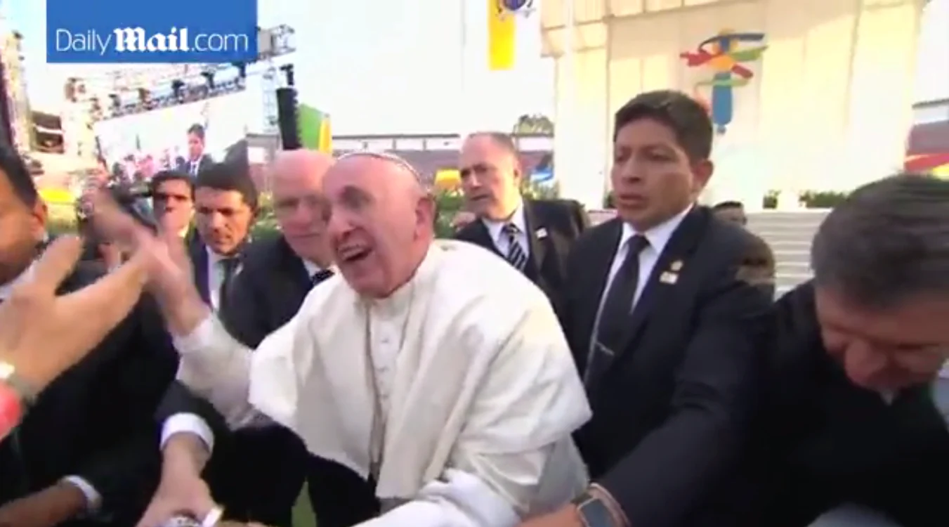 
    Papa Francisc a avut un moment de furie în timpul vizitei în mexic.Foto Daily Mail  
