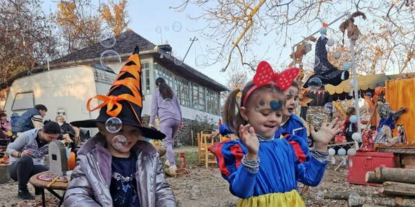 „Satul Poveştilor” s-a transformat în „Tărâmul Sărbătorilor”. FOTO