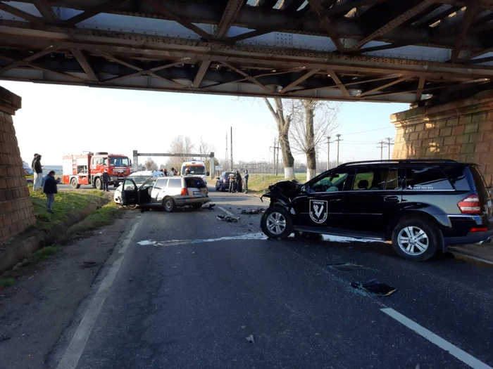 Traficul a fost blocat zeci de minute în urma accidentului FOTO: martor