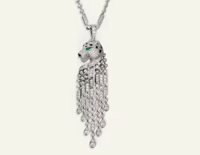 Colierul din aur alb al soților Videanu. Foto Captură - cartier.com