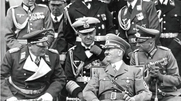 Hitler către generalii germani: «Închideţi vă inimile milei  Acţionaţi cu brutalitate!» jpeg