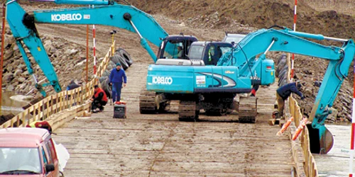 Până la obţinerea avizelor, constructorul lucrează la drumurile tehnice, de acces.
