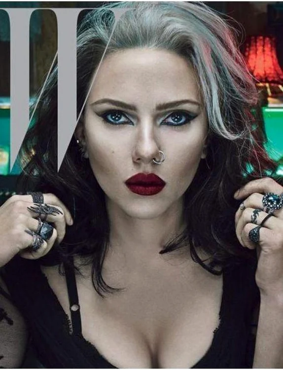 Scarlett Johanson (29 de ani) 