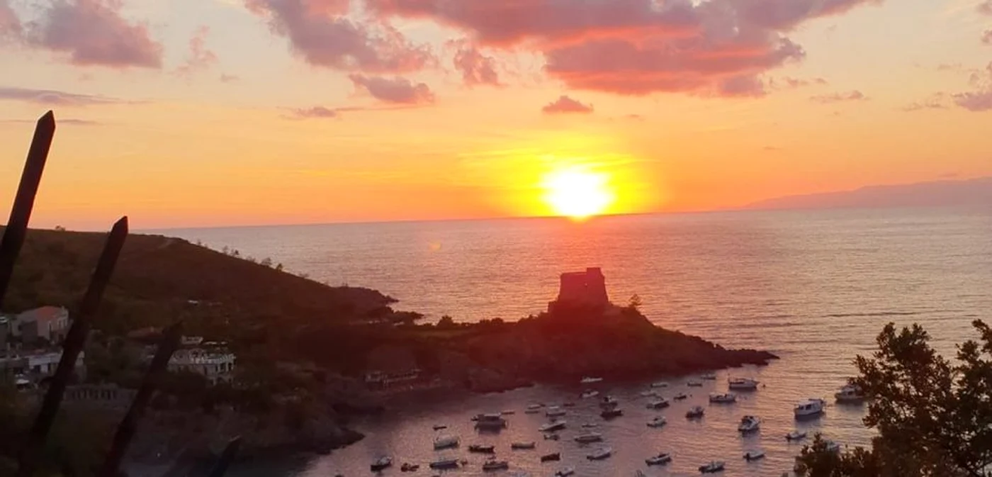 „Mi-am cumpărat locuinţă într-o frumoasă zonă de mare. În Romania merg doar în vizite. Nu am vrut să fie aşa dar aşa e viata....“, spune o româncă, pe Facebook FOTO: Facebook/Românii din Italia