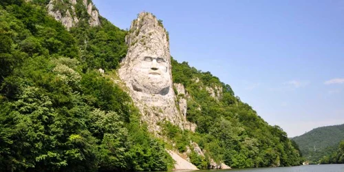 Chipul lui Decebal la Cazane - Dunarea FOTO Shutterstock