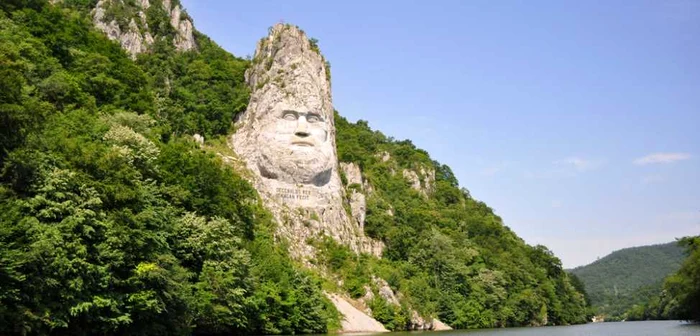 Statuia lui Decebal din Clisura Dunării FOTO Wikipedia