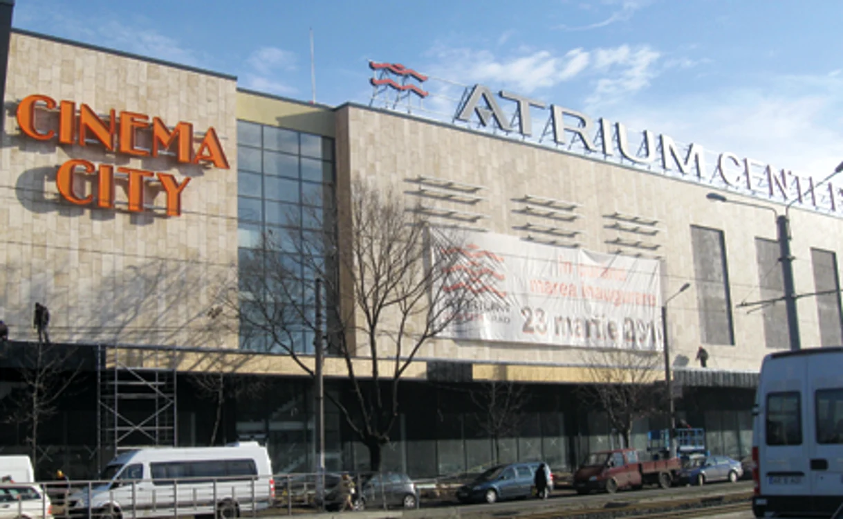 Atrium Center se inaugurează oficial pe 23 martie 2010 şi va găzdui peste 100 de magazine