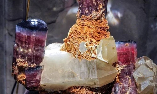 Expoziția de pietre naturale prețioase «Mineralia» jpeg