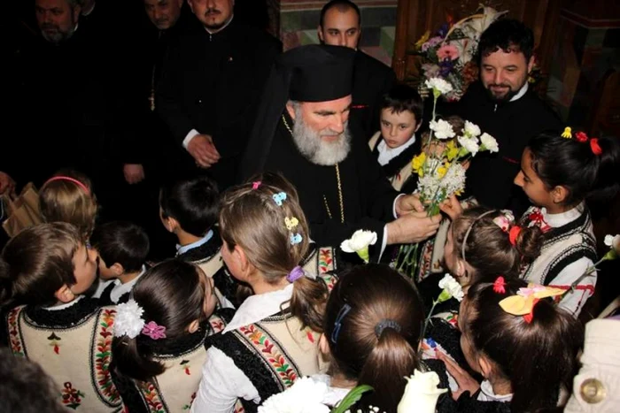 IPS Ioachim Băcăuanul, în mijlocul copiilor. 93% dintre elevi vor să studieze religia FOTO epr.ro
