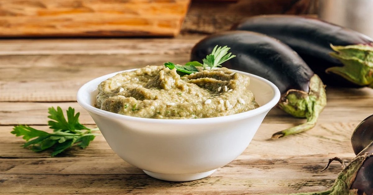 Rețetă turcească de salată de vinete cu iaurt și usturoi. E dietetică, delicioasă și sănătoasă