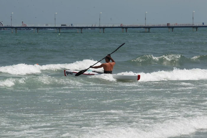 
    După ce s-a asigurat că totul este ok, a ieşit în largFoto Bogdan Mitu  