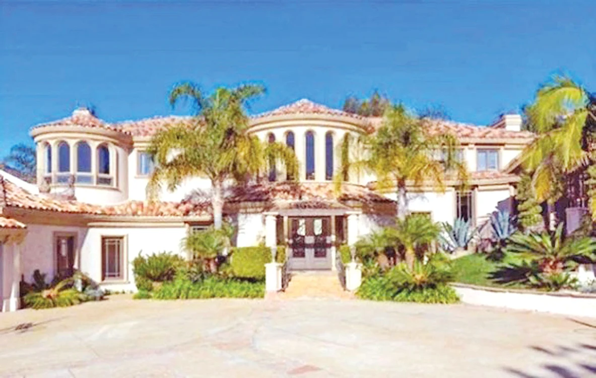 În această vilă superbă, din Malibu, California, se răsfaţă Monica