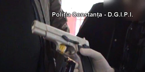 Arma a fost confiscată de poliţişti 