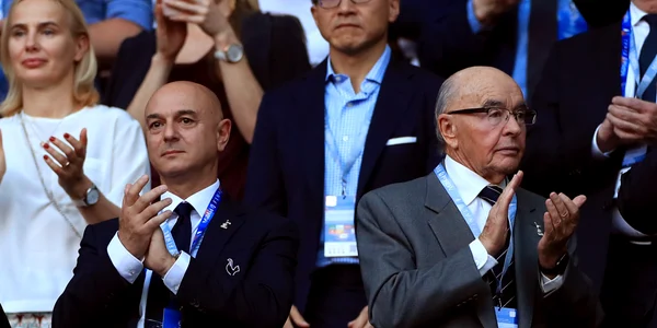 Joe Lewis (dreapta), patronul echipei Tottenham Hotspurs FOTO Profimedia jpg