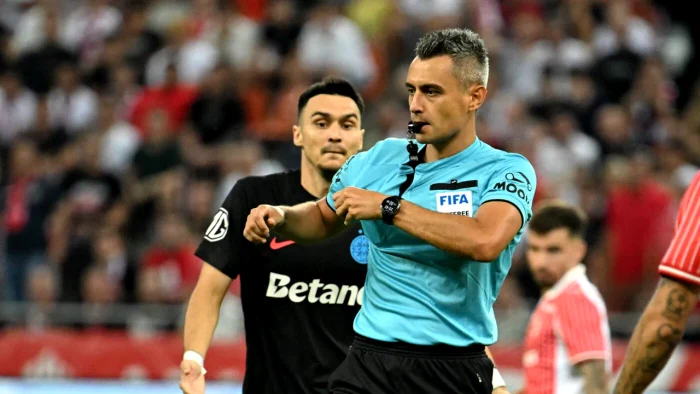 Horațiu Feșnic s-a luptat cu un copil de minge. Foto Sportpictures