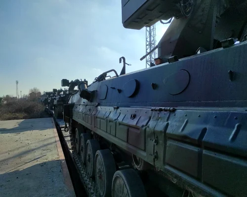 tehnica de tip MLI a Batalionului 911 Infanterie ”Capidava” din Medgidia este trasnportată pe calea ferată la Bucureşti foto mapn