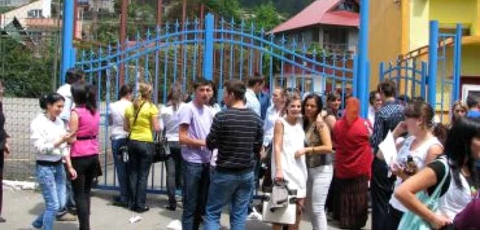 Neamţ: Trei elevi din Neamţ au media 10 la BAC