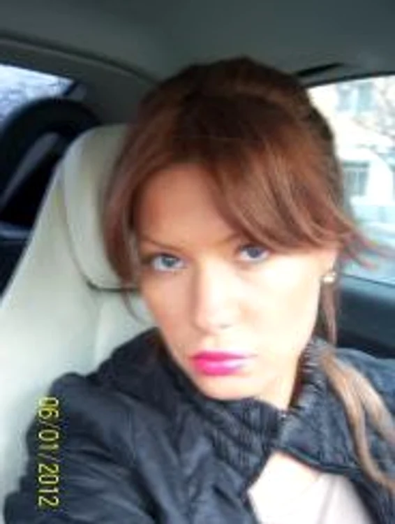 
    Simona Sensual s-a vopsit! Îţi place cum îi stă?  
