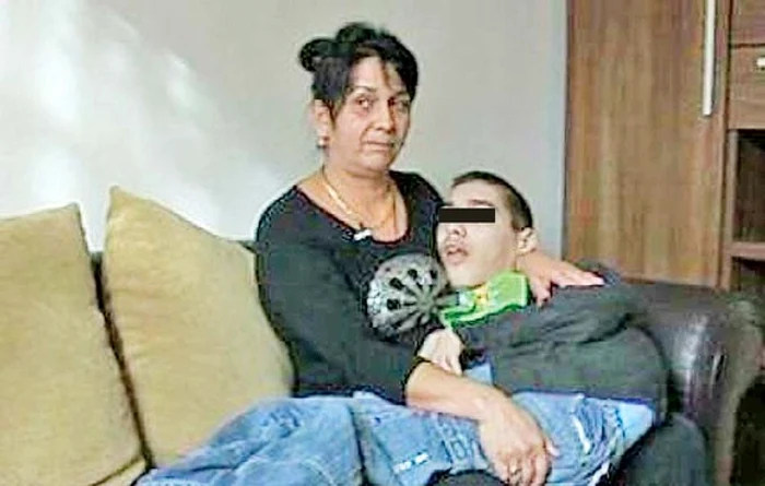 Mihaiță a fost imobilizat la pat încă din copilărie