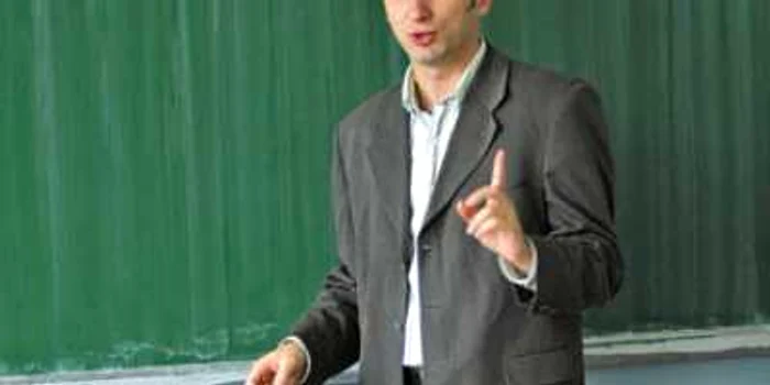Salarii de până la 5.400 de lei pentru angajaţii din învăţământul preuniversitar