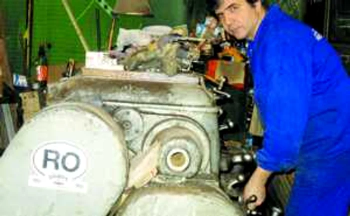 Angajaţii aşteaptă să îşi primească banii