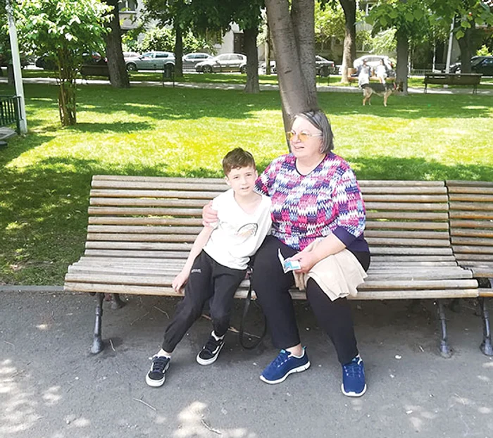 Bunicuţele au avut grijă de nepoţi. FOTO: Adrian Popescu