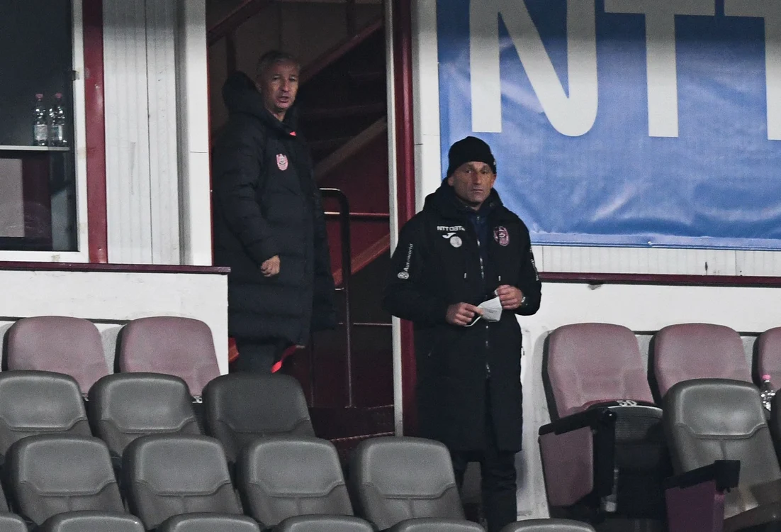 
    Suspendat, Dan Petrescu a urmărit meciul din tribunăFoto: sportpictures.eu  