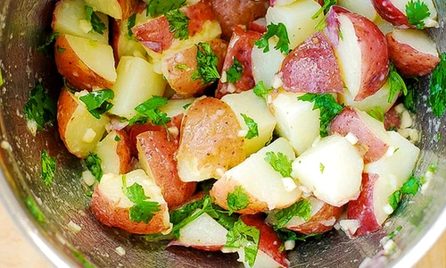 salata de cartofi rosii jpeg