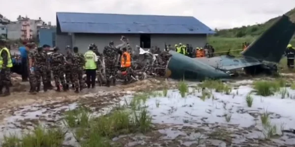 Avion prăbuşit Nepal 00, captură video jpg