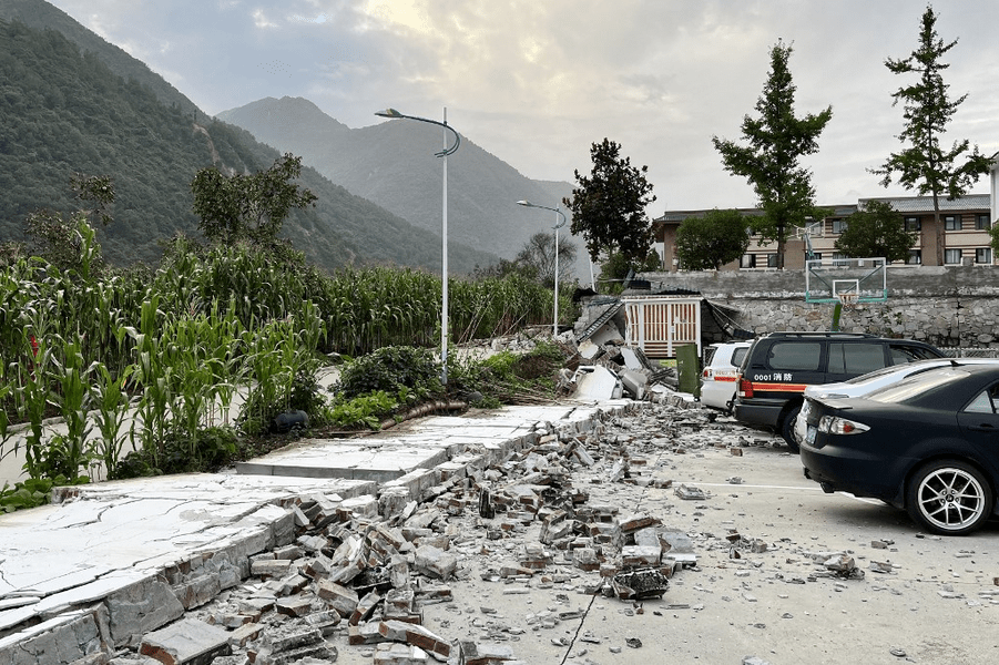 Bilanțul seismului care a lovit China: 74 de morți și peste 250 de răniți