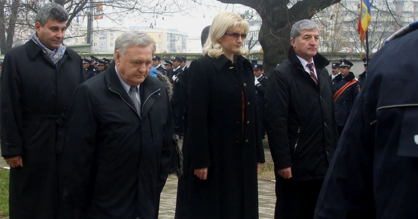 Elena Dinu (centru) a fost subprefect al judeţului / FOTO Bogdan Vladu