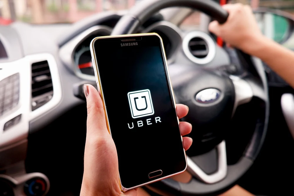 Cele mai ciudate obiecte uitate în Uber. Ce pierd românii cel mai des în fiecare zi a săptămânii