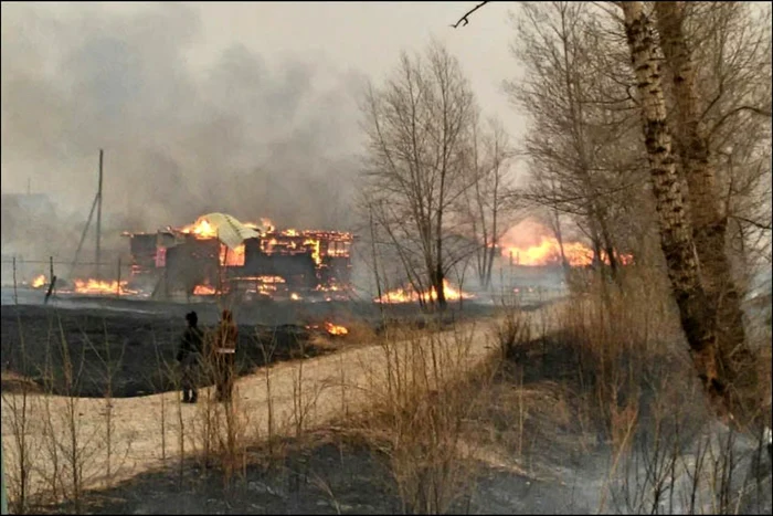 Incendiul de vegetaţie a izbucnit duminică în Republica rusă Hakasia, situată în estul Siberiei FOTO siberiantimes.com