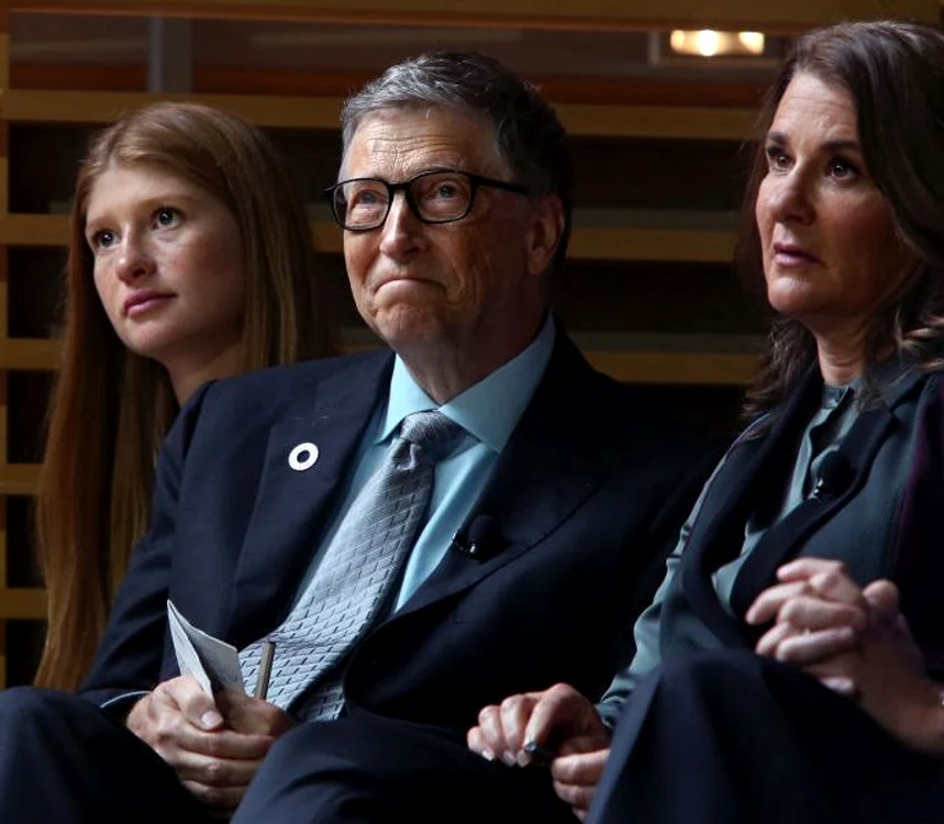 
    Jennifer Gates, alături de părinții ei, Bill și MelindaFoto: Getty  
