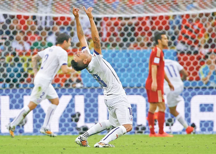 Bucuria costaricanilor e firească:  au învins două foste campioane  mondiale şi sunt în optimile  de finală