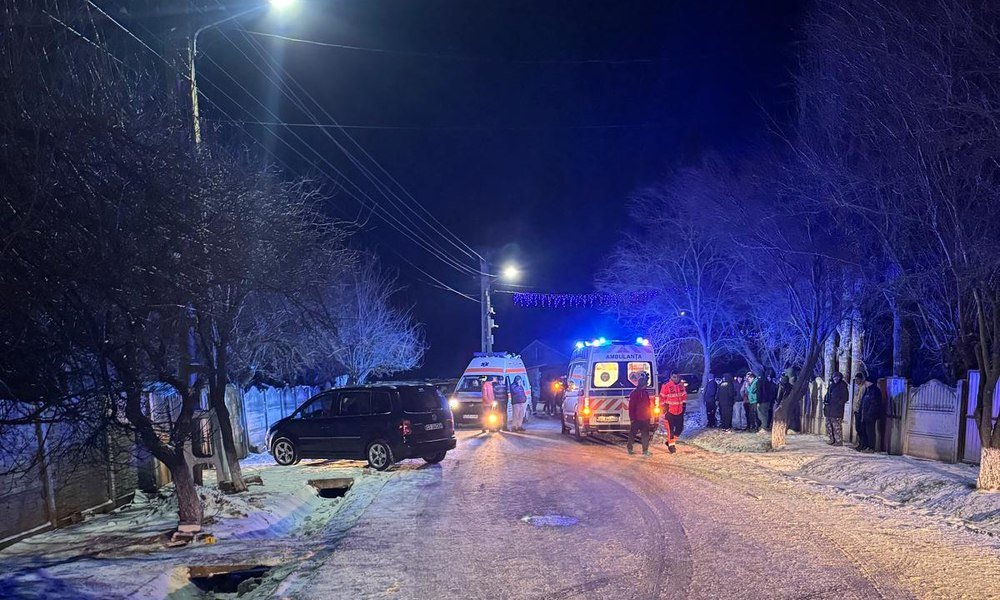 Accident cumplit în Olt. Un băiat de 17 ani, aflat pe o sanie tractată de mașină, a murit